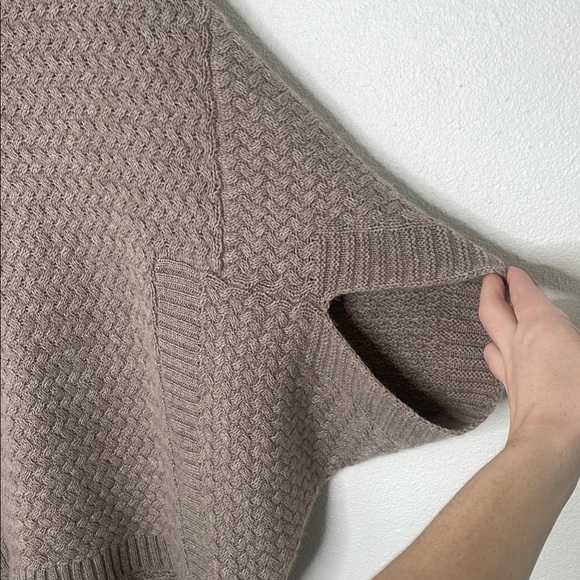 Neiman Marcus Cashmere Turtleneck Poncho - Picture 6 of 10